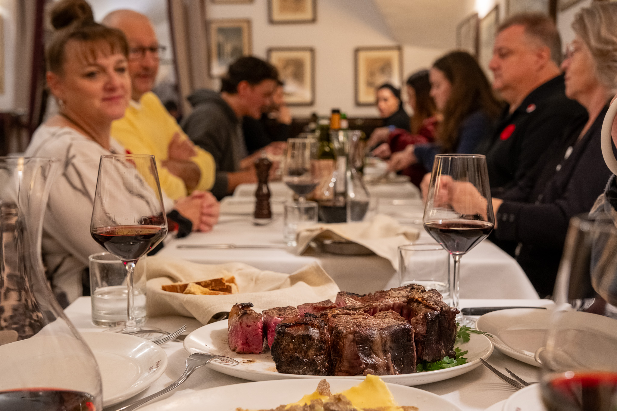 隣の席のアメリカ人も興味津々だった