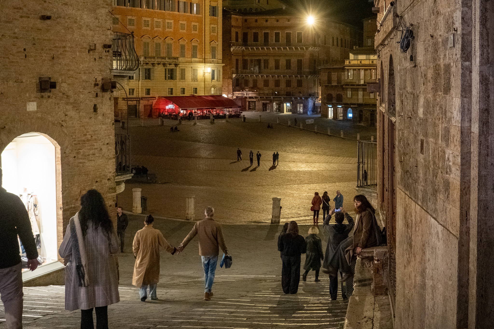 なんか見られてる アジア人珍しいよね