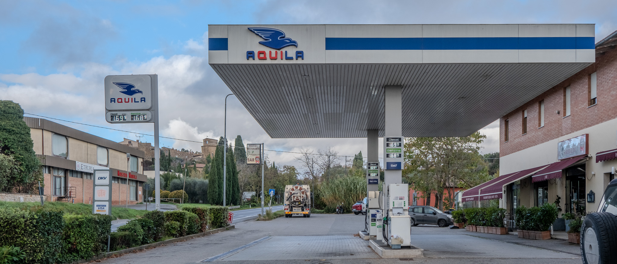 僕はイタリアでガソリン入れれます